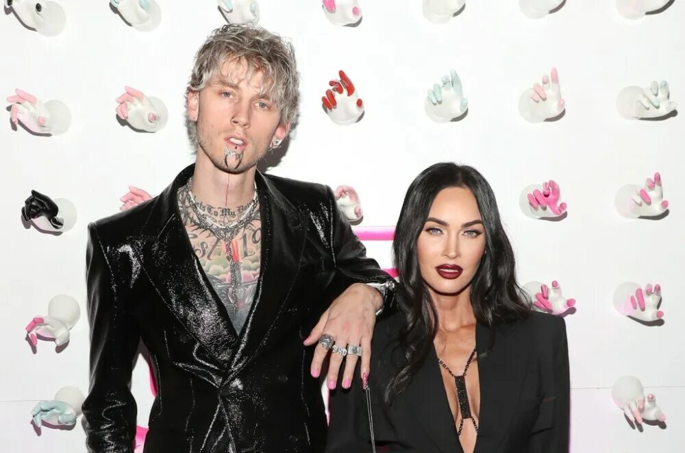 Парень меган фокс машин ган келли. Меган фокс и машин ган расстались. Mgk и меган фокс 2021. Machine gun kelly megan fox. Machine gun kelly и меган фокс 2023.