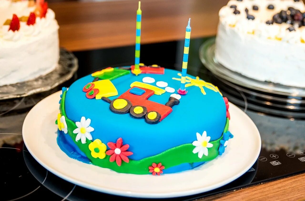 Покажи торт для мальчиков. Торт для мальчика. Торт на день рождения ребенку. Торты для детей на день рождения для мальчиков. Торт для мальчика 5 лет на день рождения.