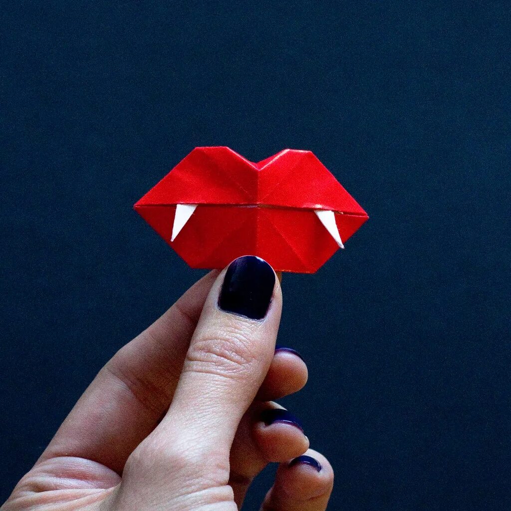 Оригами. Оригами из бумаги. Оригами губы. Оригами украшения. Говорящее оригами