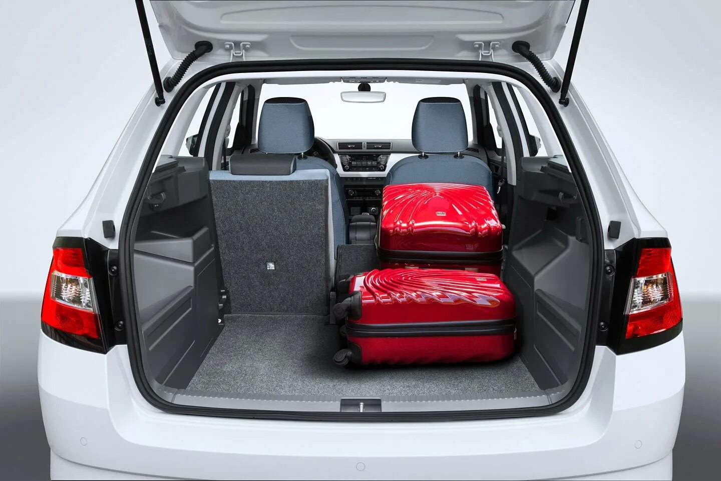Багажник шкода фабия 1. Skoda fabia combi 2015. škoda fabia combi багажник. skoda fabia хэтчбек багажник. skoda fabia универсал багажник.
