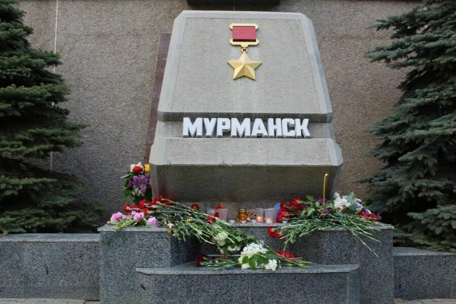 Город герой мурманск обелиск. Мурманск город герой. Мурманские герои. Мурманск город герой. Мурманские герои.