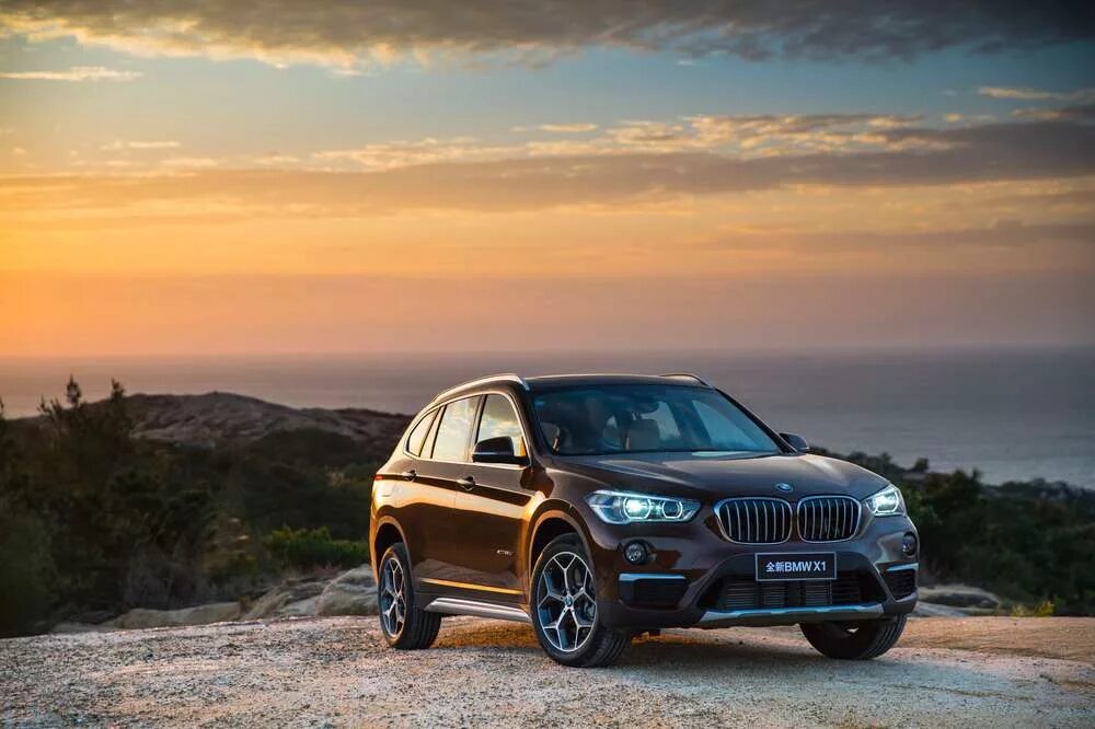 X 1 является. BMW x1 паркетник. БМВ кроссовер x1. BMW x1 2016. БМВ x1 коричневая.