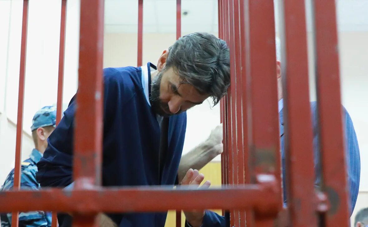 По дому хозяина суди. По дому хозяина суди. По дому хозяина суди. Корейцы судят хозяев дома по полу. По дому хозяина суди.