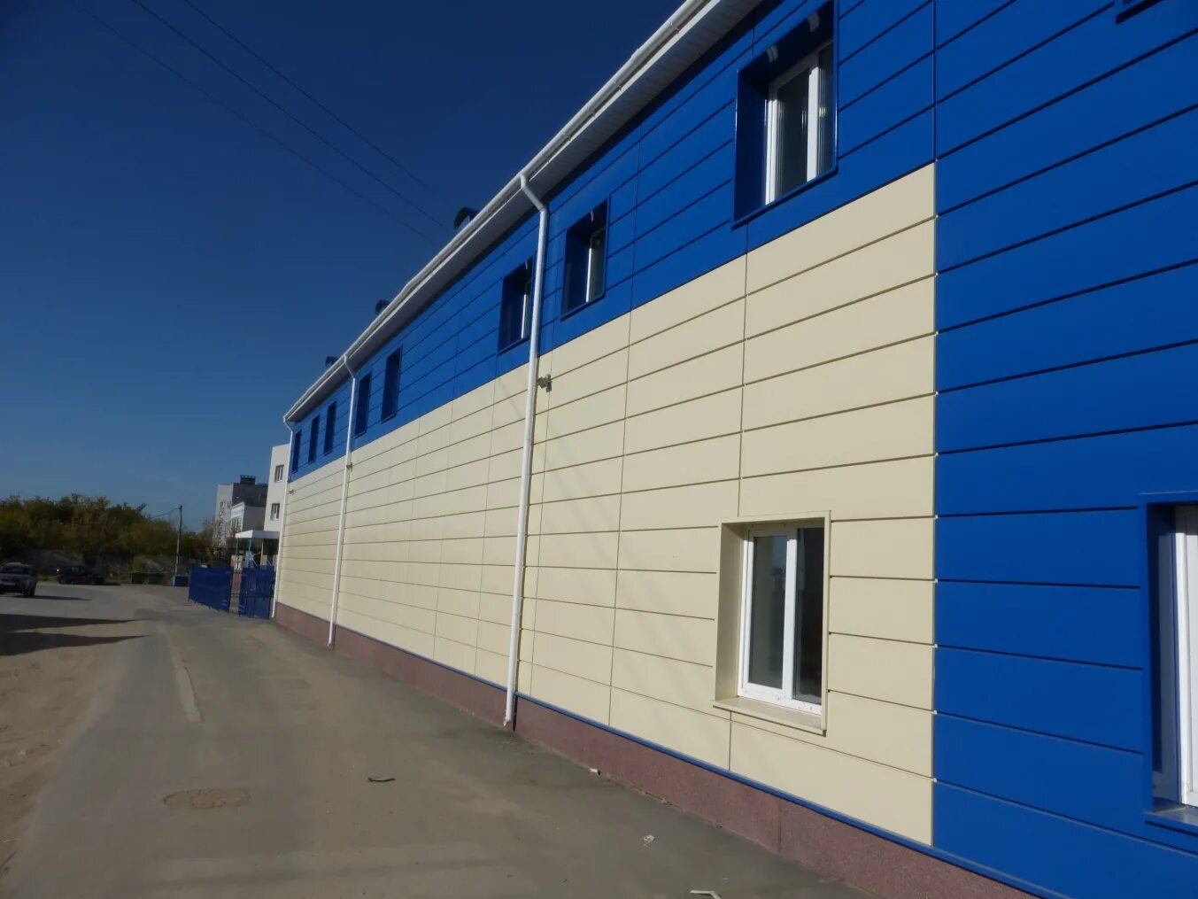 рал 5005 фасадные кассеты. 5). линеарные панели металлпрофиль. навесной фасад подсистема металлпрофиль. фасадные панели металлпрофиль.