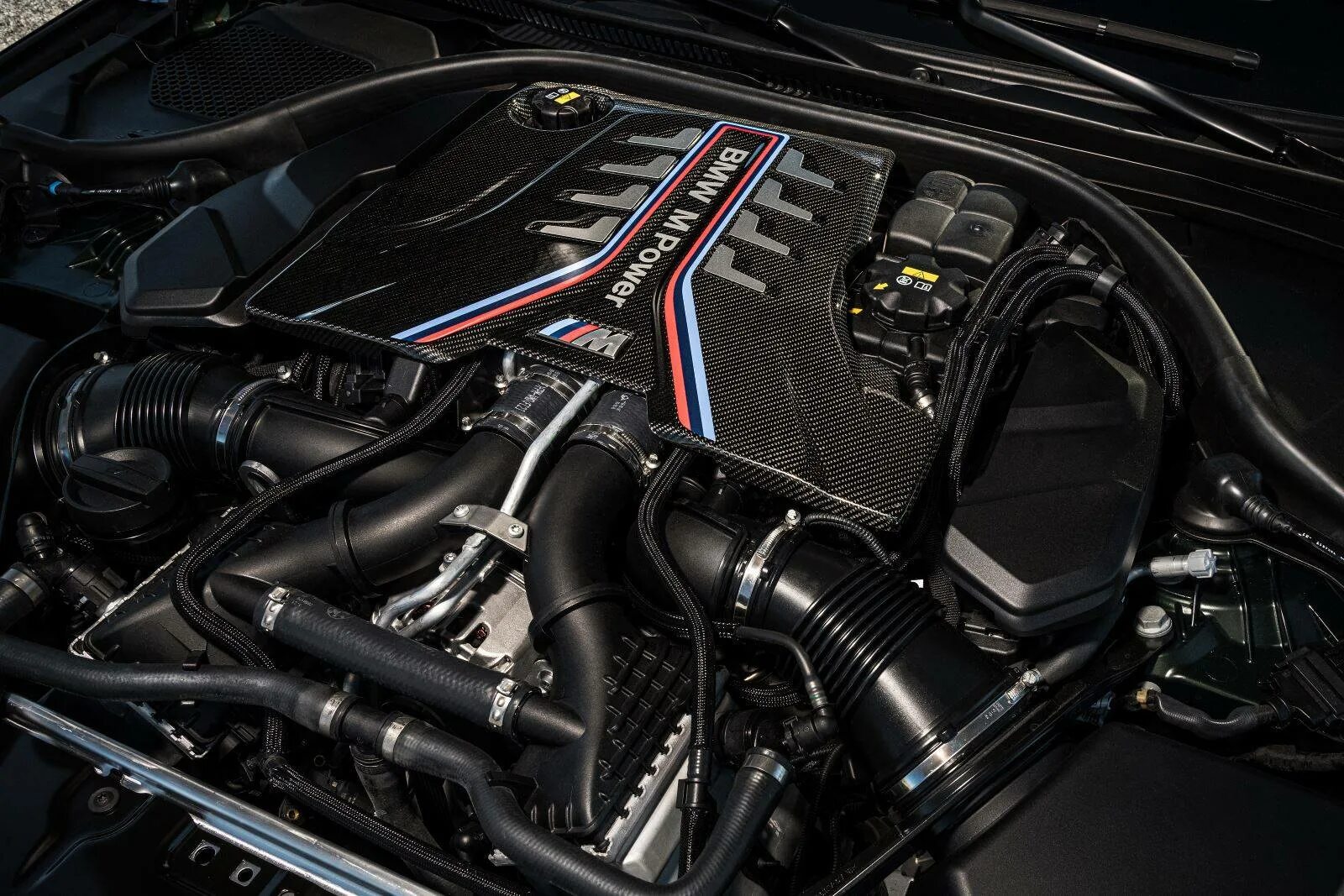 Новые двигатели бмв. Двигатель BMW m5 f90. BMW m5 CS 2021. BMW m5 CS 2022. Двигатель БМВ м5 CS.