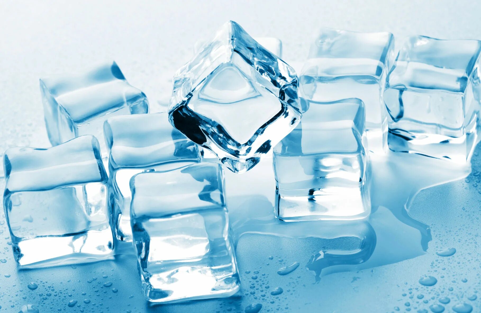 Как устроить лед. Ice cube лед. кусок льда. кусочки льда. ледяной кубик.