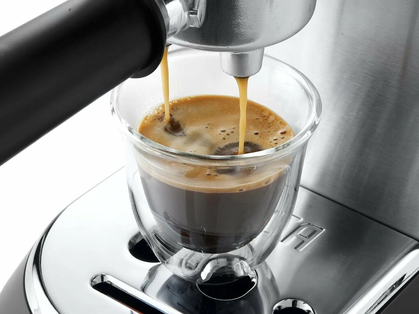 Как выбрать кофе для кофемашины. Delonghi ec 685 m. de&#039;longhi рожковая кофеварка ec685.m. кофеварка рожковая de&#039;longhi dedica ec 685. delonghi ec685.m капучинатор.