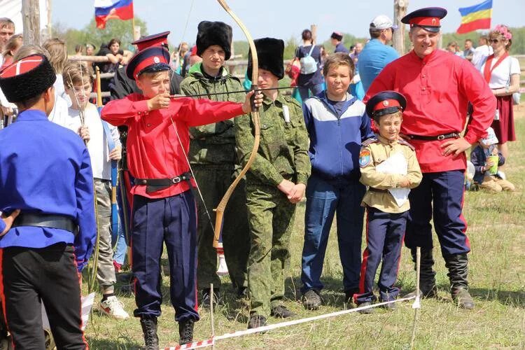 Казачья станица Михайловского района. Казачьих игры на Кубани. Зимние казачьи Шермиции. Казаки дети. Любимая игра казаков