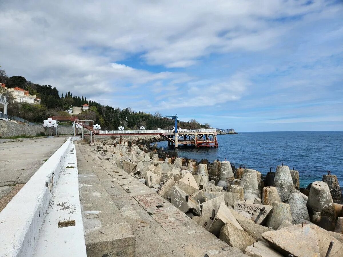 Переезжать ли в крым. Алупка набережная. Курорты Крыма. Крым 2023. Море в Крыму 2023.