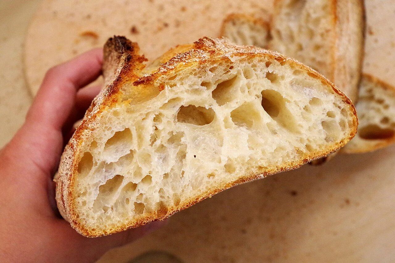 Белый хлеб получают из. Армянский хлеб Раздан. Белый хлеб. Пышный хлеб. Белый хлеб на закваске.