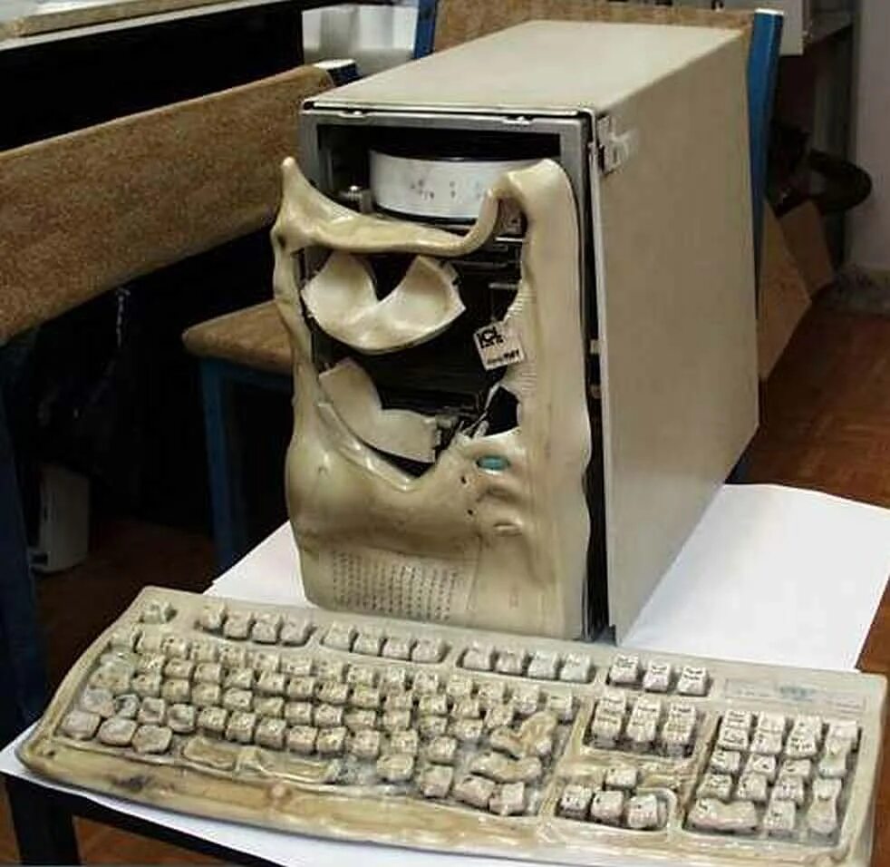Смешная картинка компьютера. Старый ПК. Смешной компьютер. Старый смешной комп. Смешные старые компьютеры.
