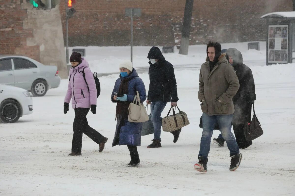 Погода нижний новгород 5 декабря. Снежная 110 Нижний Новгород. Фото Нижнего Новгорода зимой идет снег. Сосед и снег. Военные в снежную погоду.