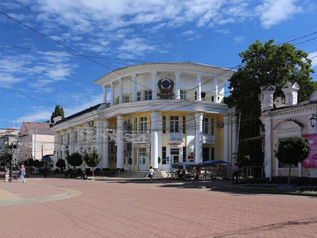 Улица первомайская черкесск. Черкесск Арбат. Первомайская 30 Черкесск. КЧР Первомайская улица.