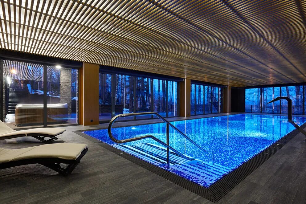 бассейн в доме. проект бассейна в частном доме. красивый бассейн в доме. бассейн в частном доме. бассейн в коттедже.