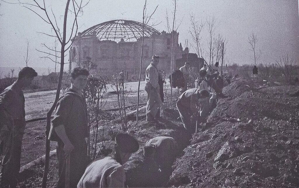 Что было восстановлено после войны. Севастополь после войны 1941-1945. Севастополь после войны. Восстановление Севастополя после войны 1941-1945. Восстановление Севастополя после войны.