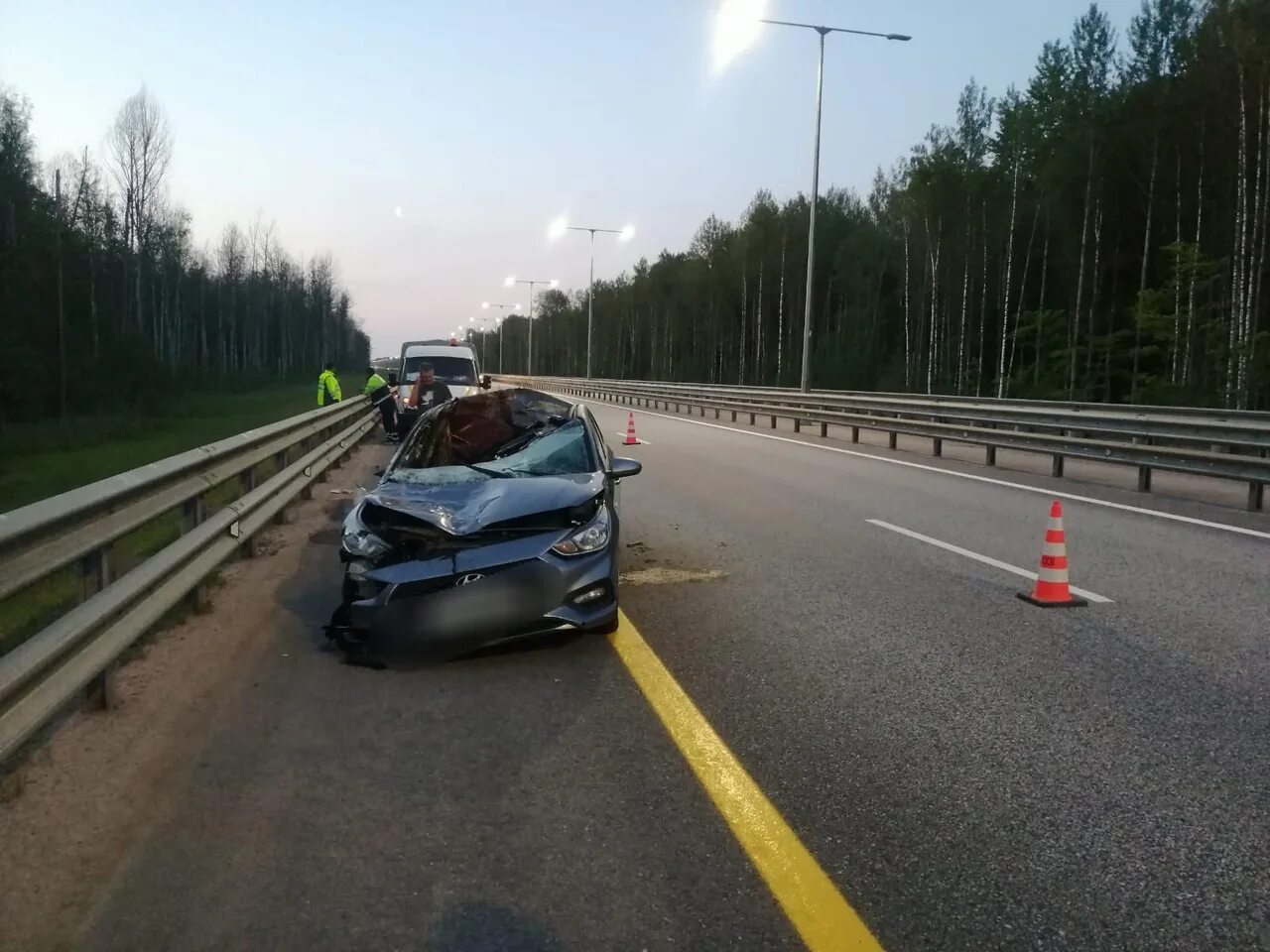 М11 новгородская область. Автомобиль на трассе.