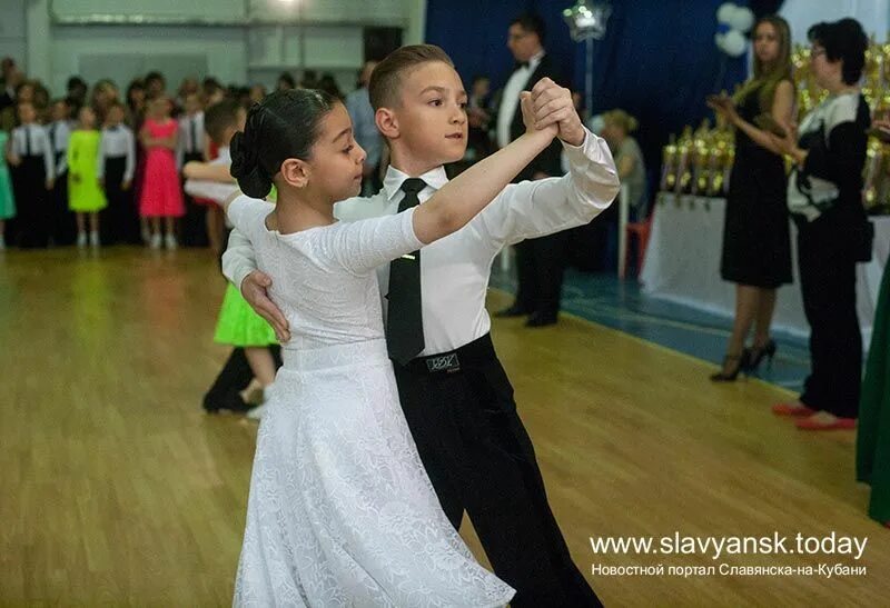 Спортивно -танцевальный клуб академия. Танцы славянск на кубани. Спортивно бальные танцы родничок. Танцы славянск на кубани. Славянск на кубани городской дом культуры коллективы фото.