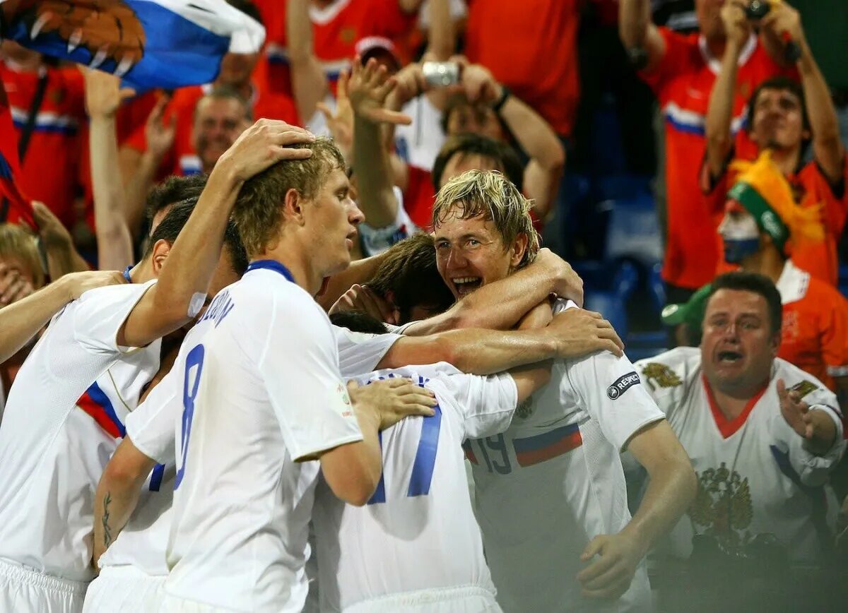 Нидерланды 2008. Аршавин россия голландия 2008. сборная россии сборная нидерландов 2008. матч россия голландия евро 2008. павлюченко евро 2008 голландия.