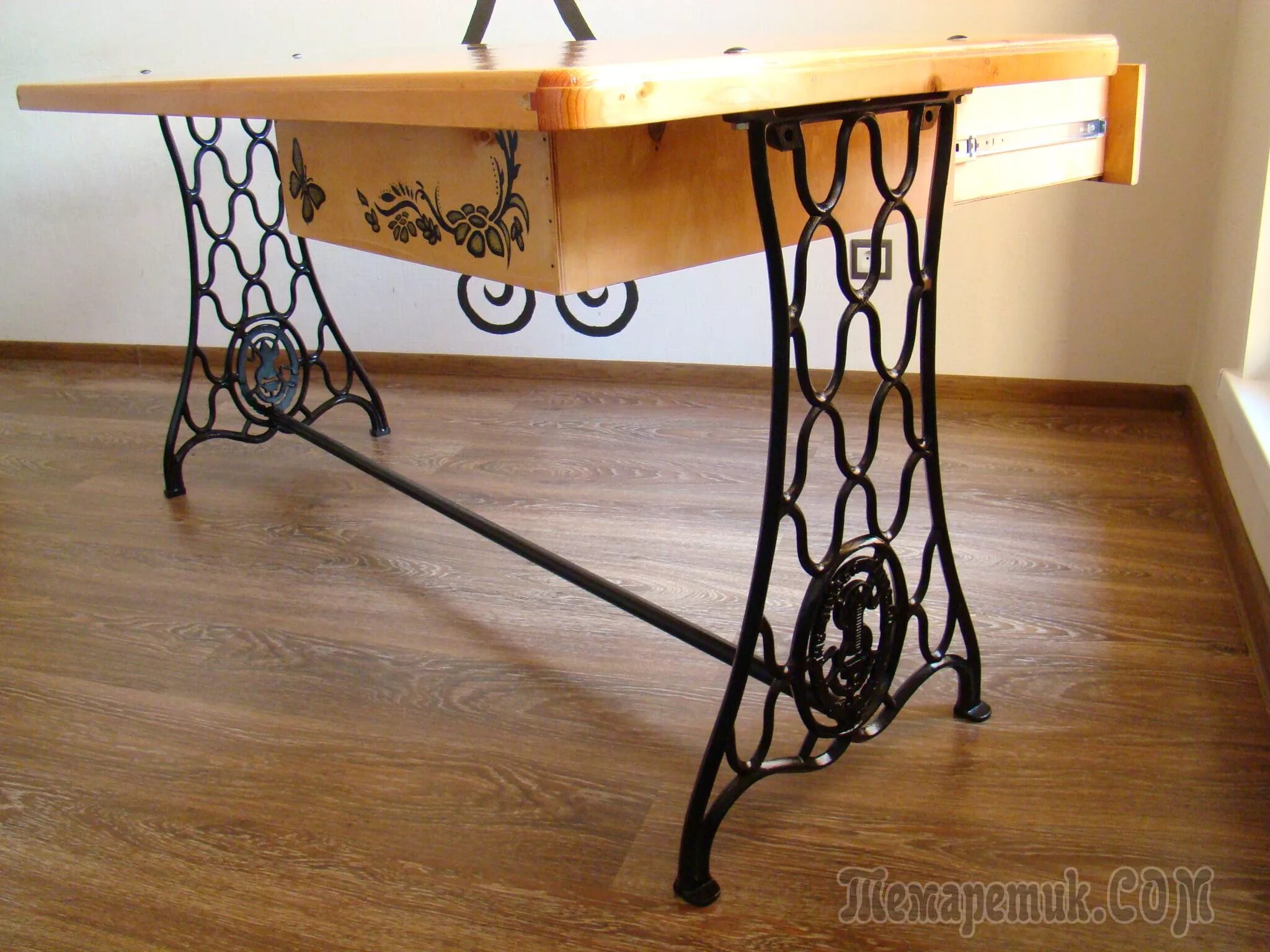 консоль из станины зингер. что сделать из машинку зингер. что сделать из машинку зингер. раковина на станине зингер. что сделать из машинку зингер.