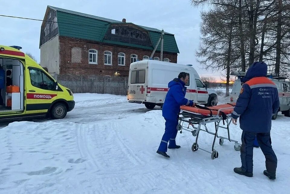 Трагедия в ярославской области. Машина скорой помощи. МЧС на льду.