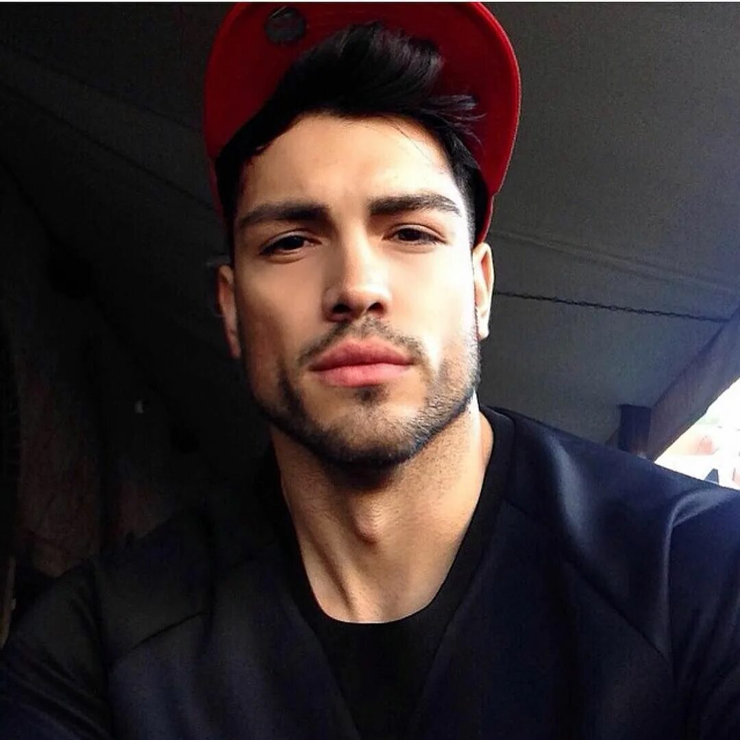 Гош акопян актер. Красивые армяне. Красивые армяне. Микаэл акопян 2021. Александр улюм.