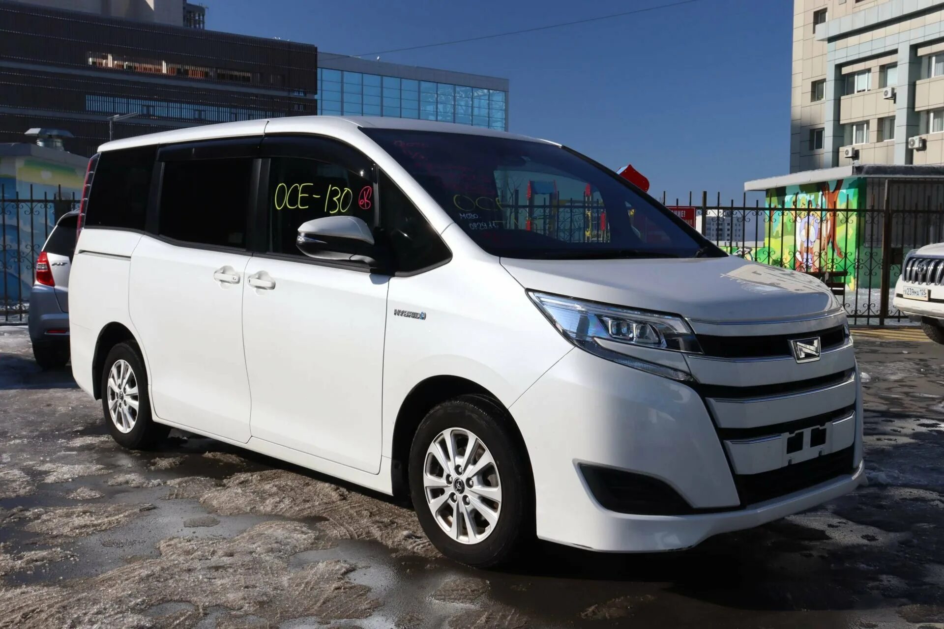 Noah гибрид. Toyota Noah 2020. Toyota Noah 2021. Тойота Ноах гибрид. Toyota Noah 2018.