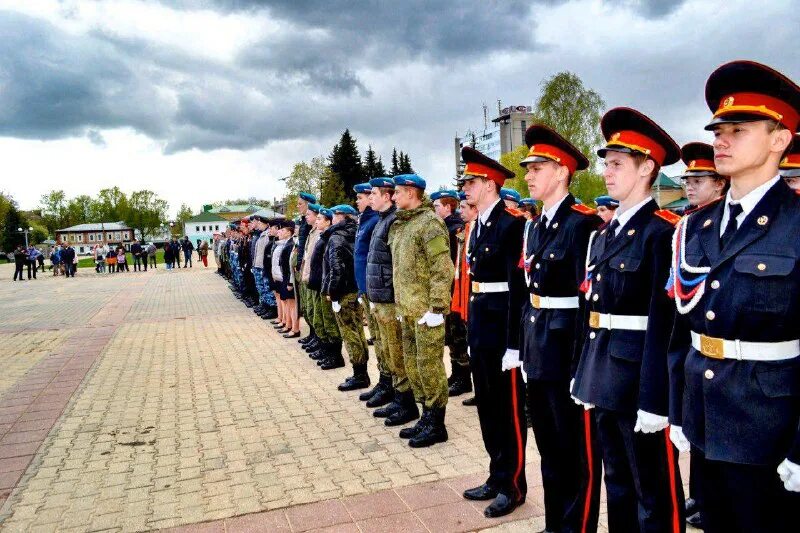 плац парад. плац-парад тввику. екатеринбург духовой оркестр парад. строй курсантов. сводный военный оркестр цво.