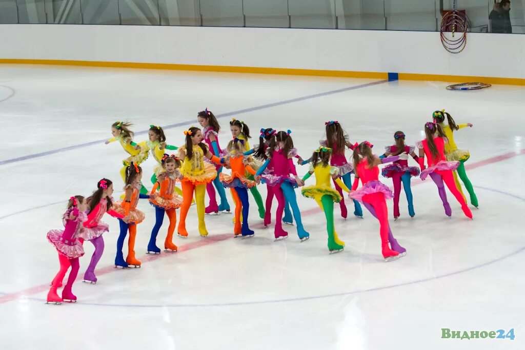 массовые катания на коньках в ледовом дворце. хк невский алексеевка. ледовый алексеевка расписание катаний. каток невский алексеевка. расписание ледового катка.