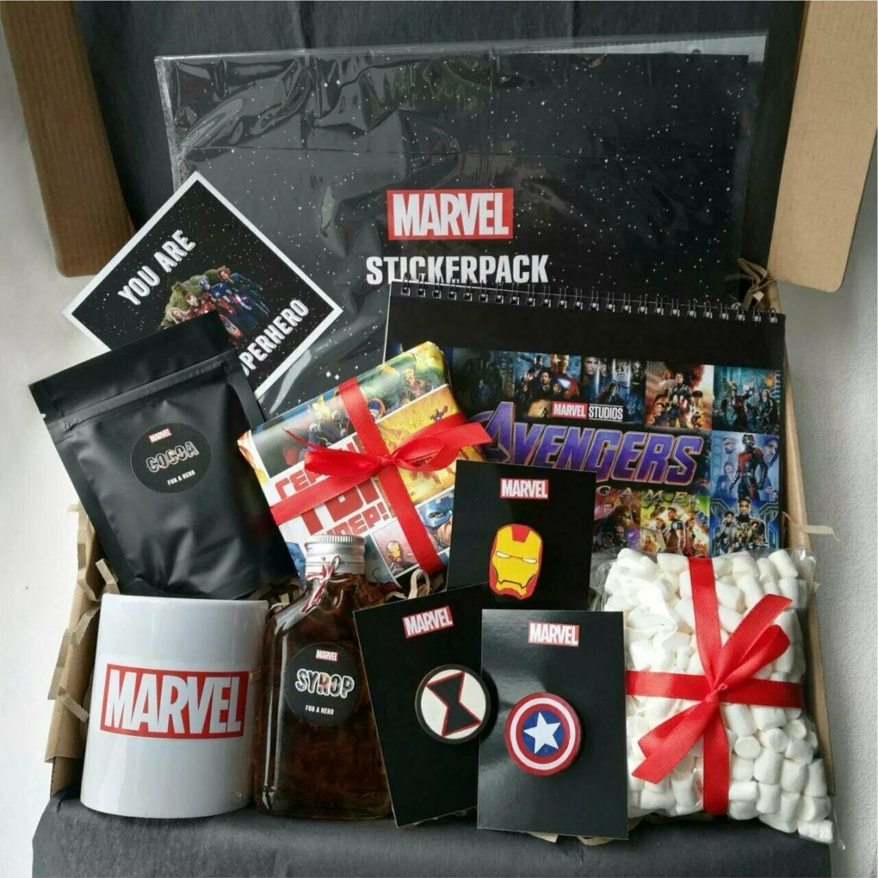 Марвел упаковка. Marvel подарки для мужчин. Подарочная упаковка паук. Подарок в стиле марвел. Пакет марвел.