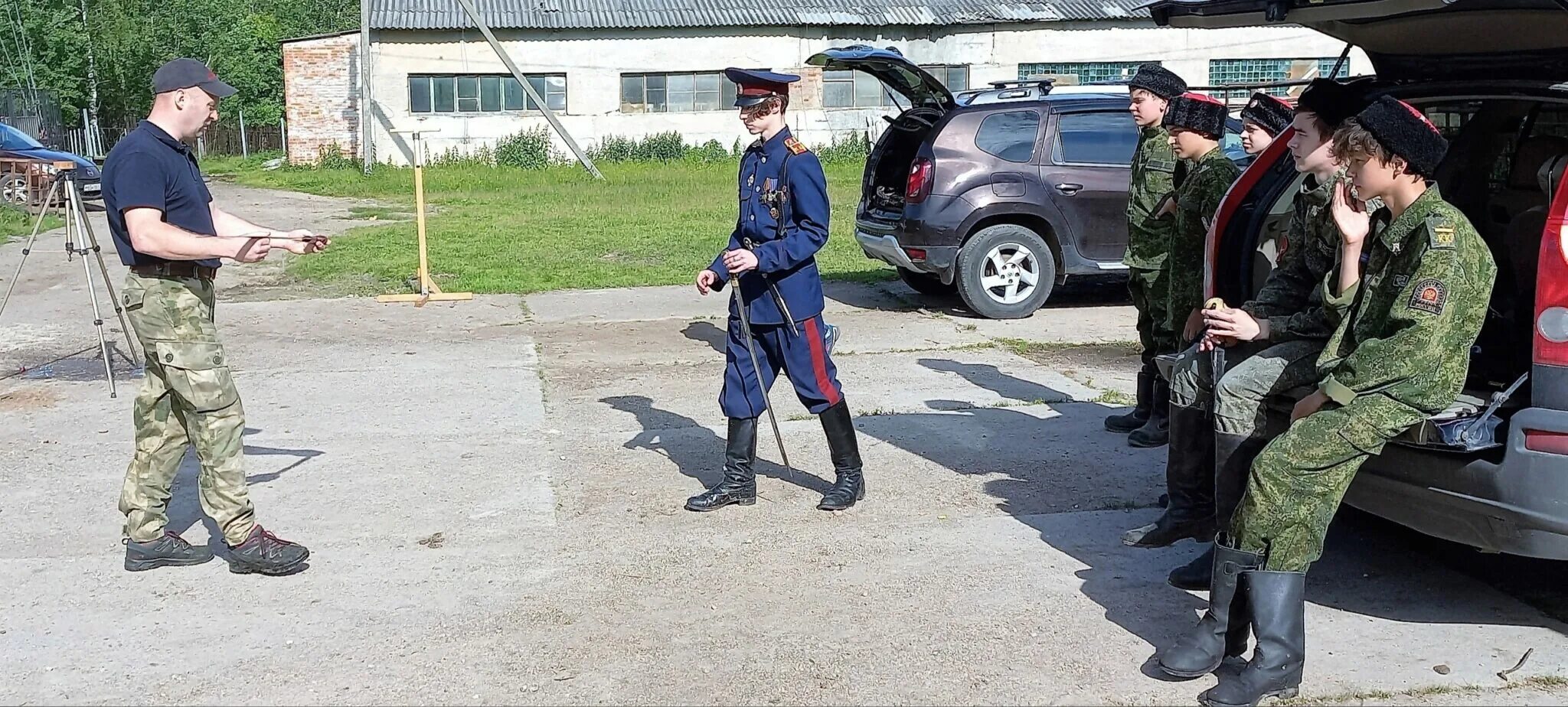 Бывший караулит. Бывший караулит