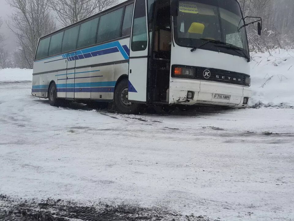 Рейсовый автобус новосибирск. Усть Каменогорск автостанция. Новосибирск Усть Каменогорск автобус. Усть-Ишим автовокзал. Автобус Усть-Каменогорск Катон Карагай.