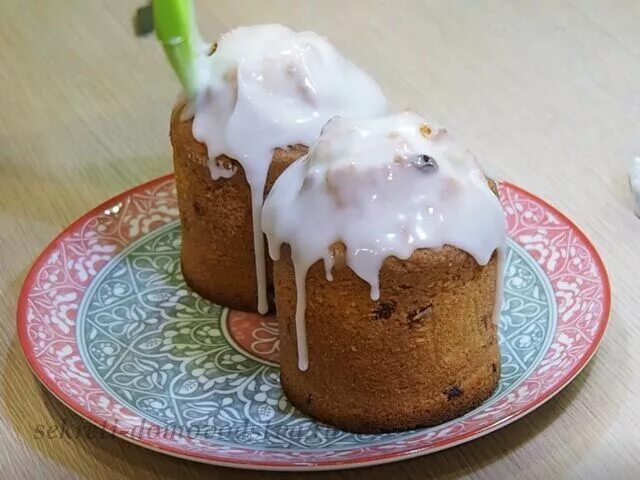 Как сделать лимонную глазурь для кулича. Лимонная глазурь для кулича пасхального. сахарная помадка на куличе. лимонная глазурь для кулича. помадка для кулича из сахара.
