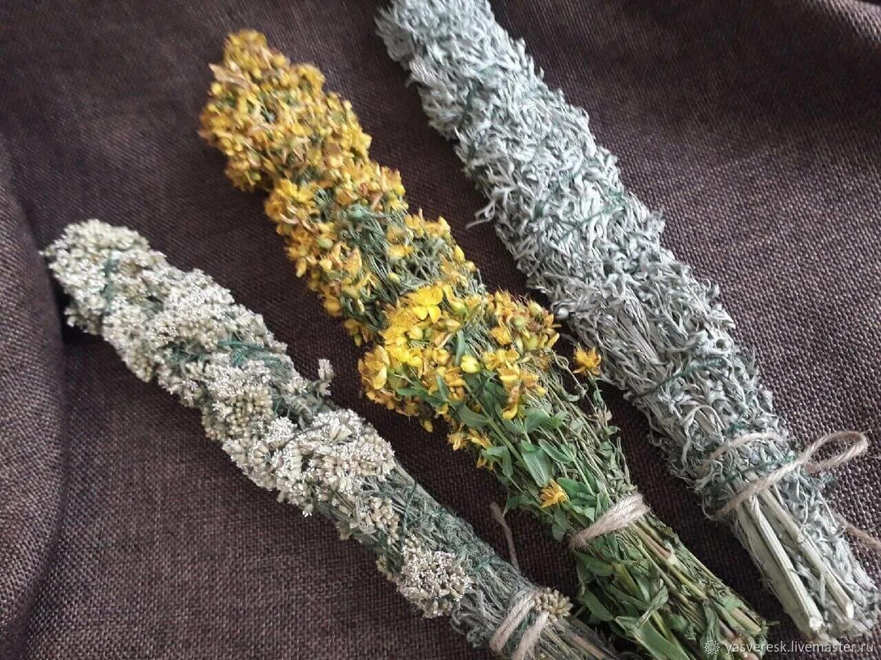 Скрутка из полыни. Скрутка из полыни. Полынь горькая окуривание. Полынь и шалфей. Полынь ведьмина трава.