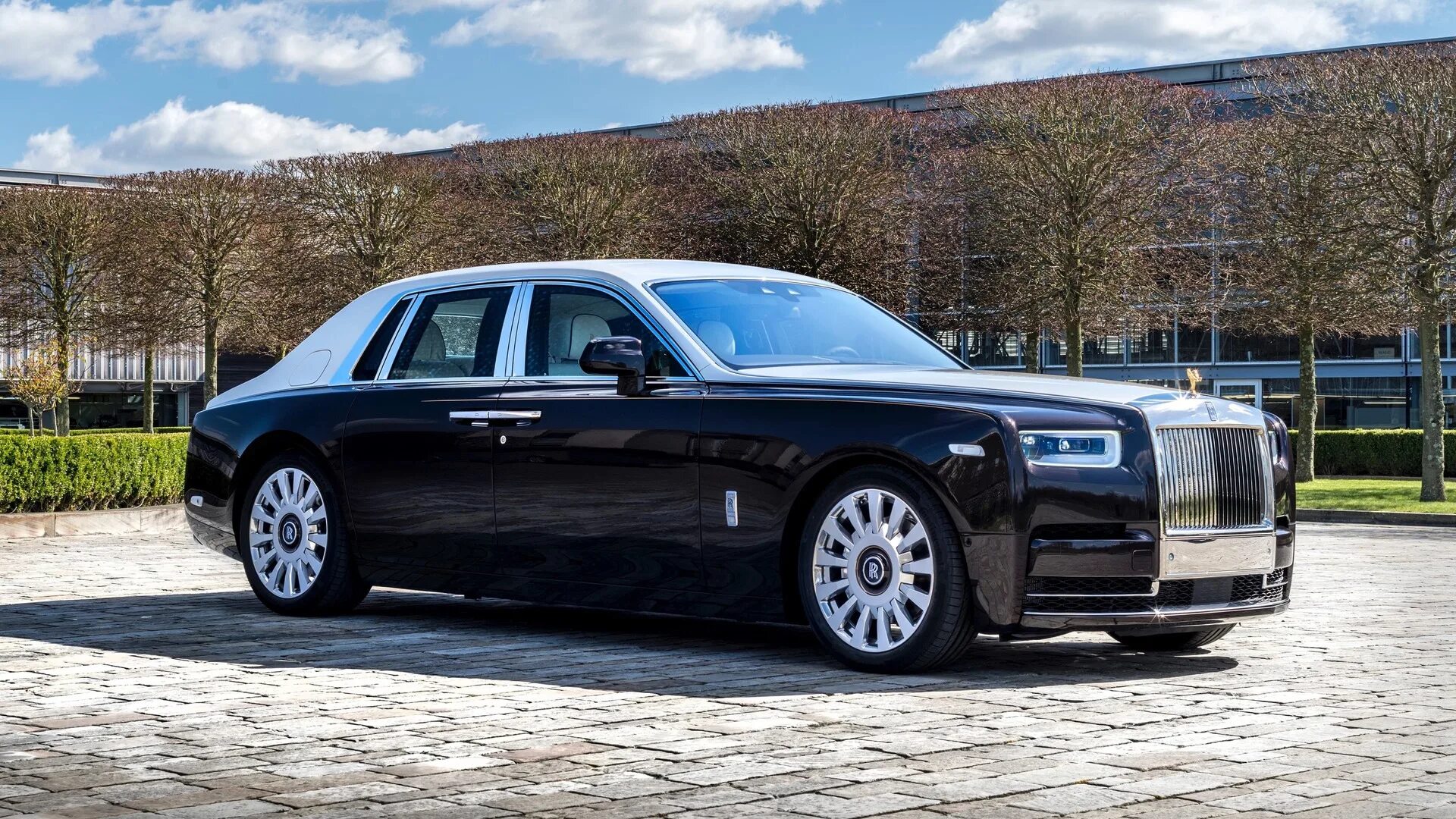 Песню черный рос рос. Машина Rolls Royce Phantom 2023. Rolls Royce Phantom 2. Роллс Ройс Phantom 2020. Rolls Royce Phantom 1995.