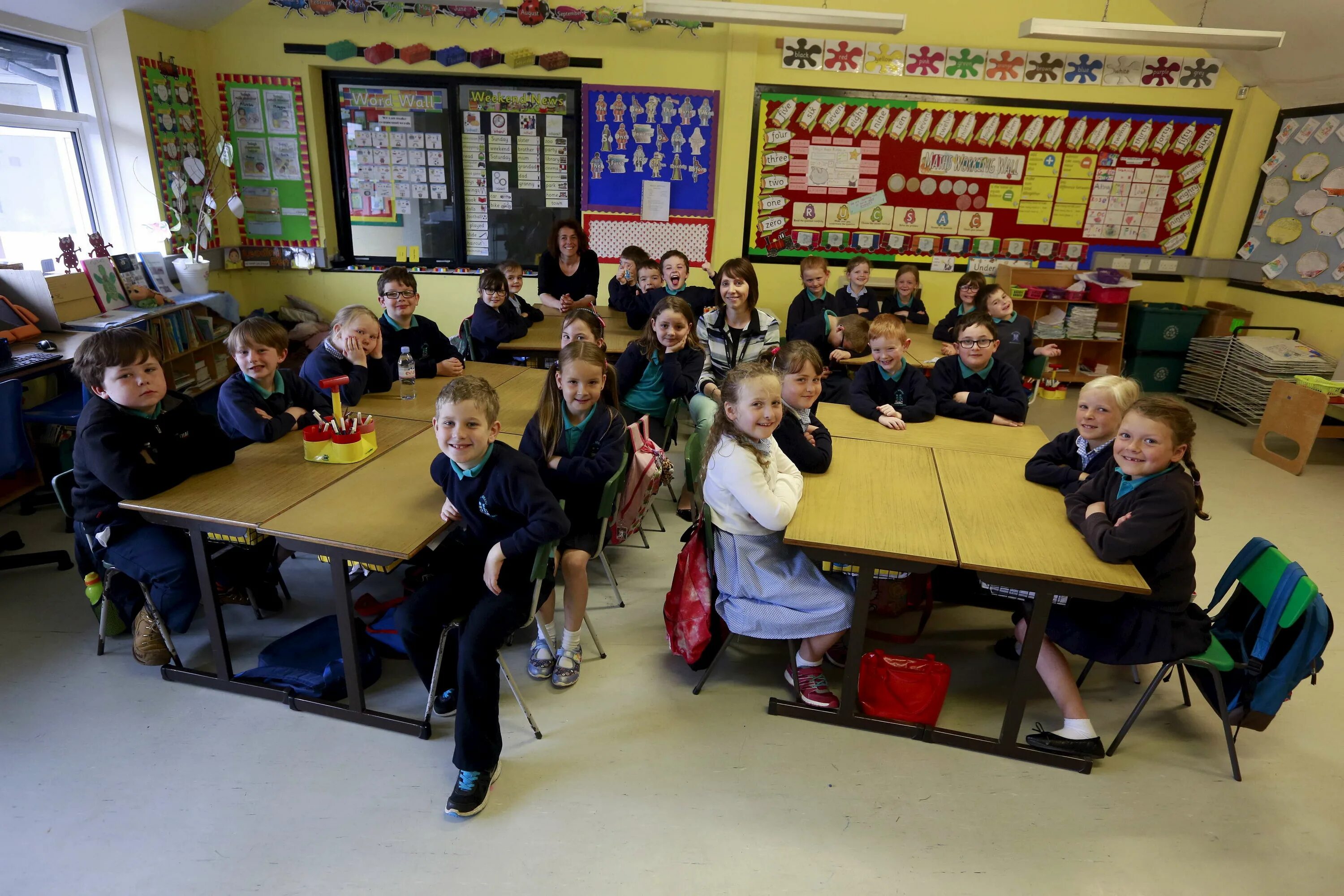 Children in britain school. Праймари скул в Англии. Начальная школа в Великобритании. Начальная школа в Ирландии. Начальное образование в Англии.