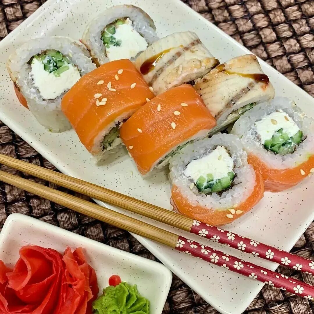 почему хочется роллов. очень красивые роллы. токио суши северодвинск. суши и роллы. красивые роллы.