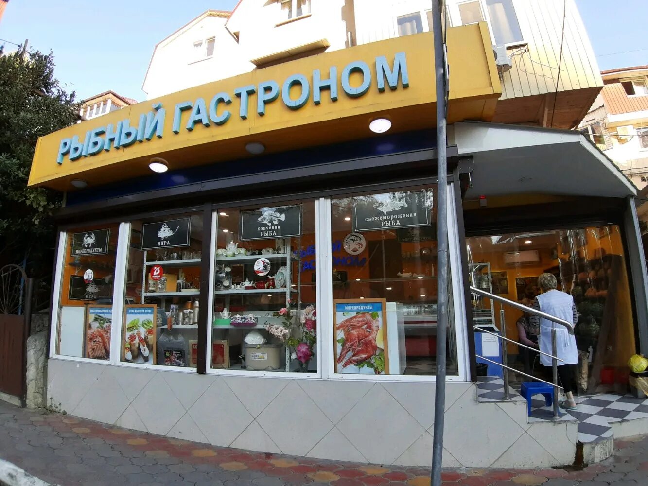 океан камчатка сахалин магазин. магазины рыбный гастроном. выкладка рыбы в магазине. магазины рыбный гастроном. рыба вывеска на магазин.
