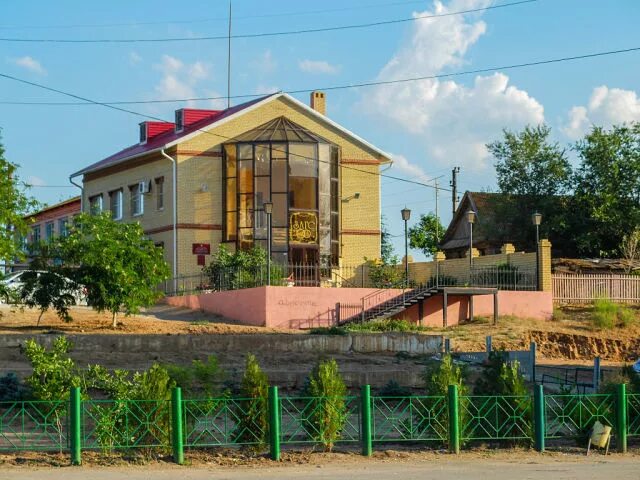 Погода п володарский. Поселок Володарский Астраханская область. Парк Победы поселок Володарский Астраханской области. Володаровка Астраханская область. Астраханская область Володарский район , п. Володарский,.