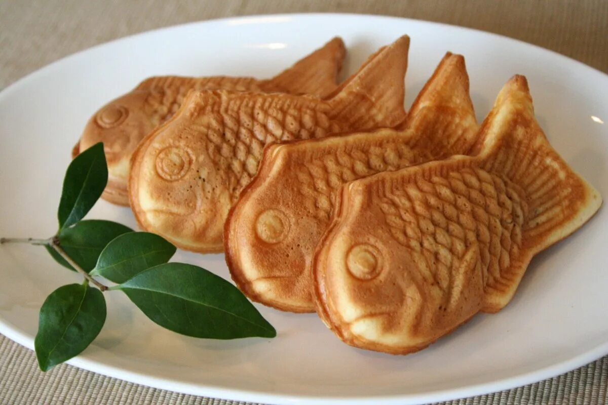 Тайяки рецепты. Рыбки тайяки. Таяки Геншин. Япония тайяки. Японские таяки рыбки начинки.