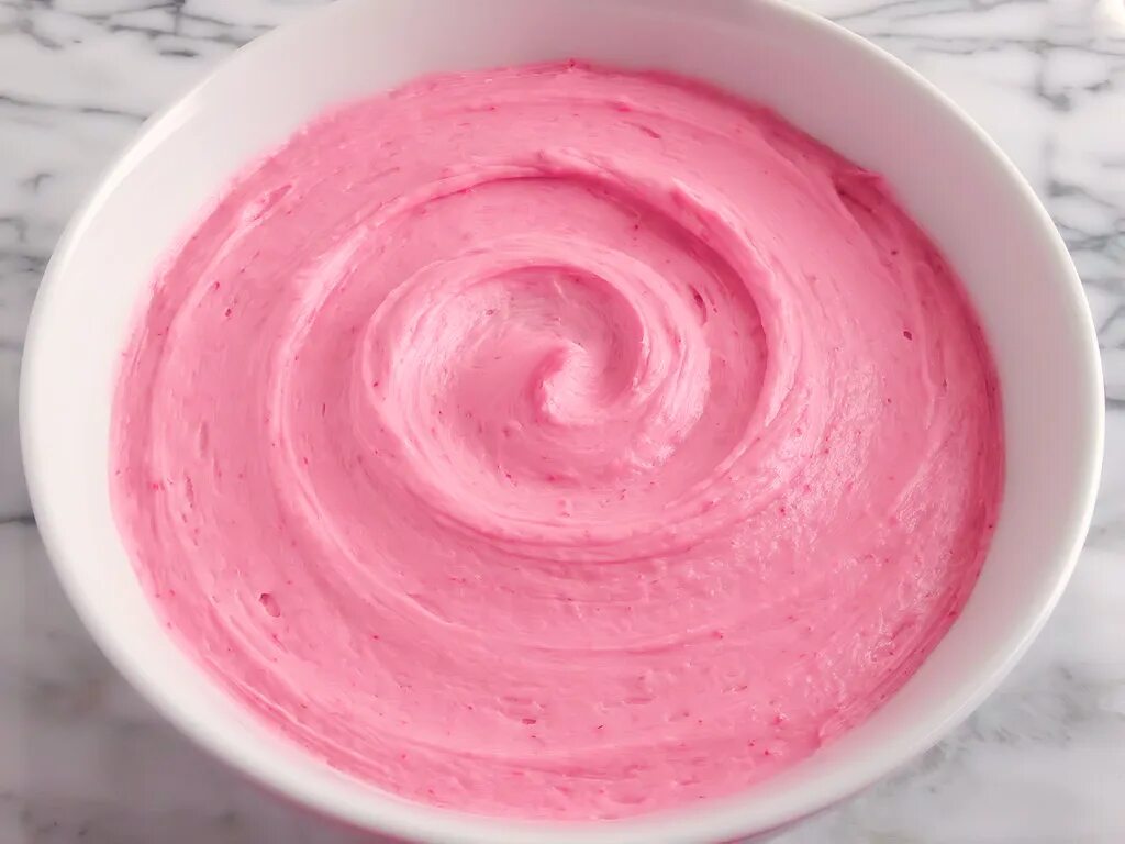 Крем розового цвета. Заварной крем чиз. Клубничный крем. Торт с розовым кремом. Розовый крем.