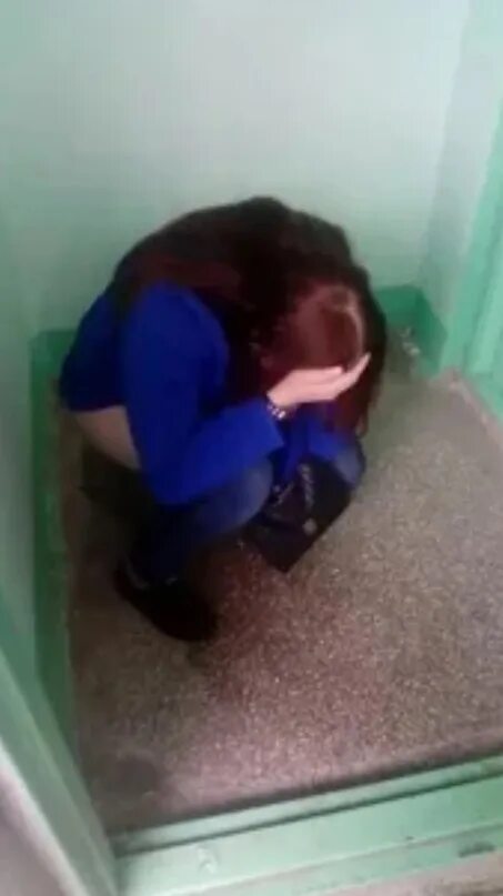 В Подъезде Видео