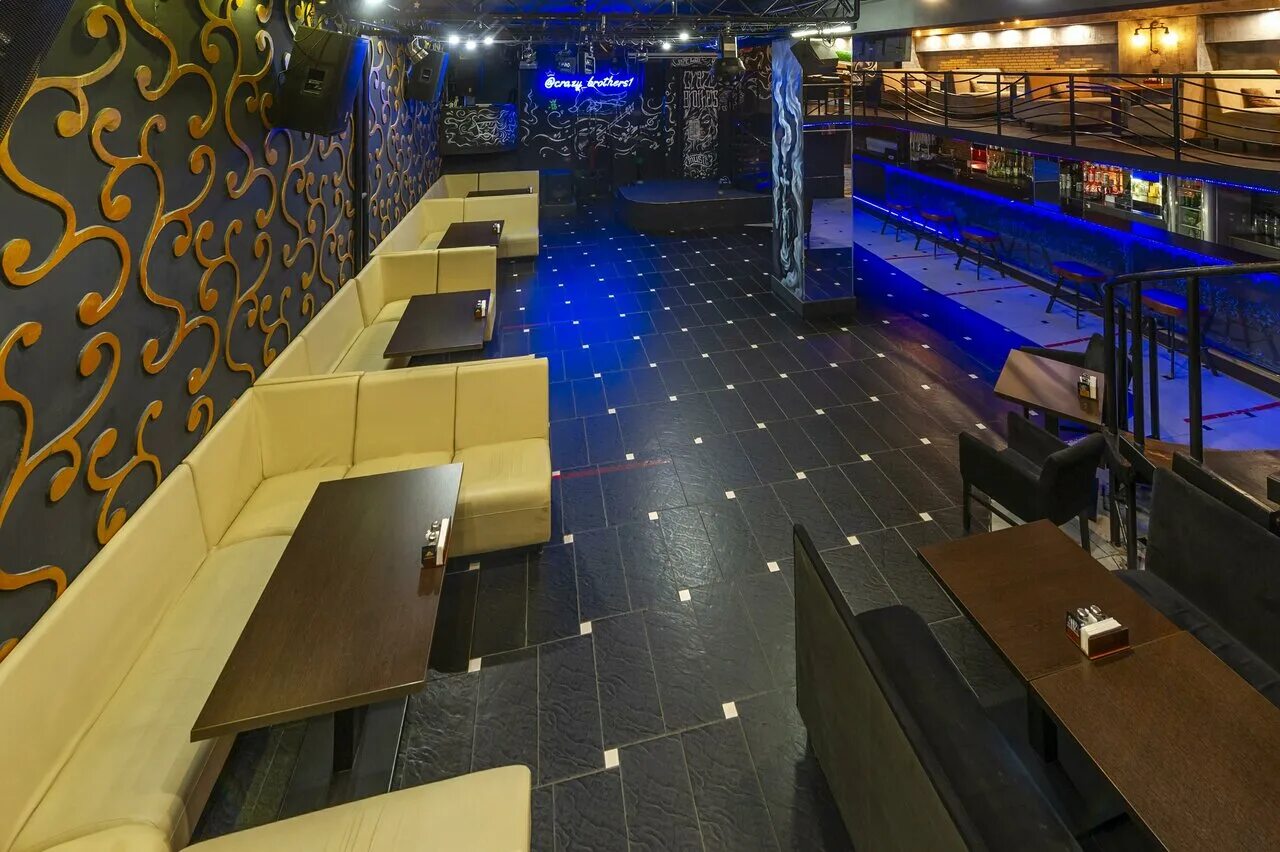 Блэк стар бургер кафе. Коллектив ресторана. The left bank pub, москва. Лепрекон бар самара. 15 китчен бар.