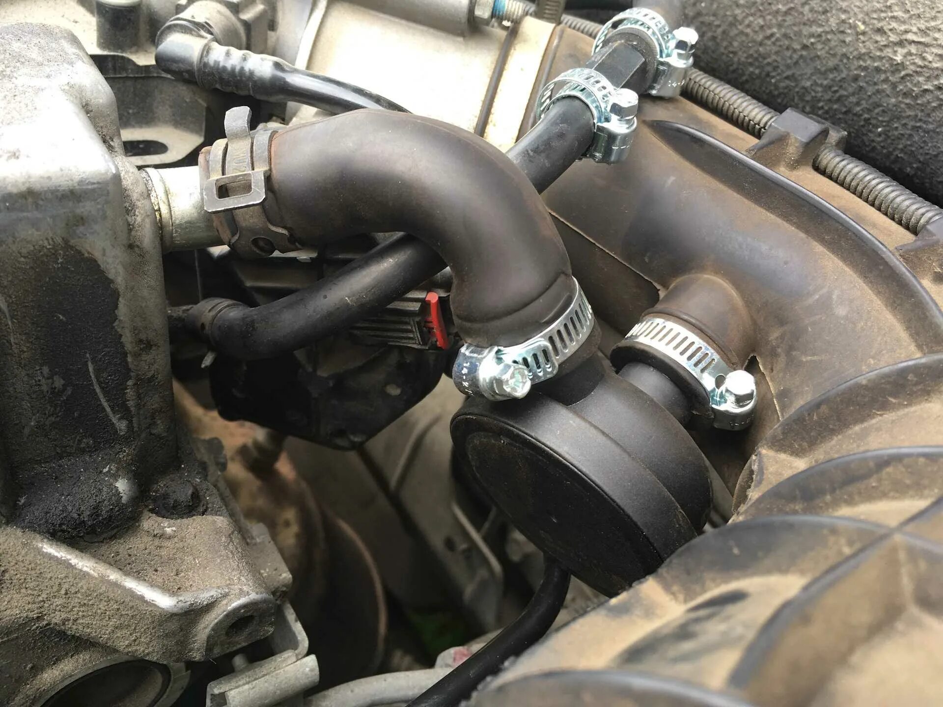 Клапан системы вентиляции картерных газов. Клапан системы вентиляции картерных газов. Клапан вентиляции картерных газов ауди а6 с5 2. Клапан системы вентиляции картерных газов. Клапан системы вентиляции картерных газов.