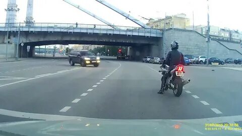 Подрезают мотоциклистов