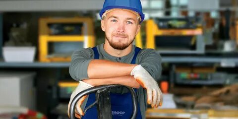 Молодой рабочий завода