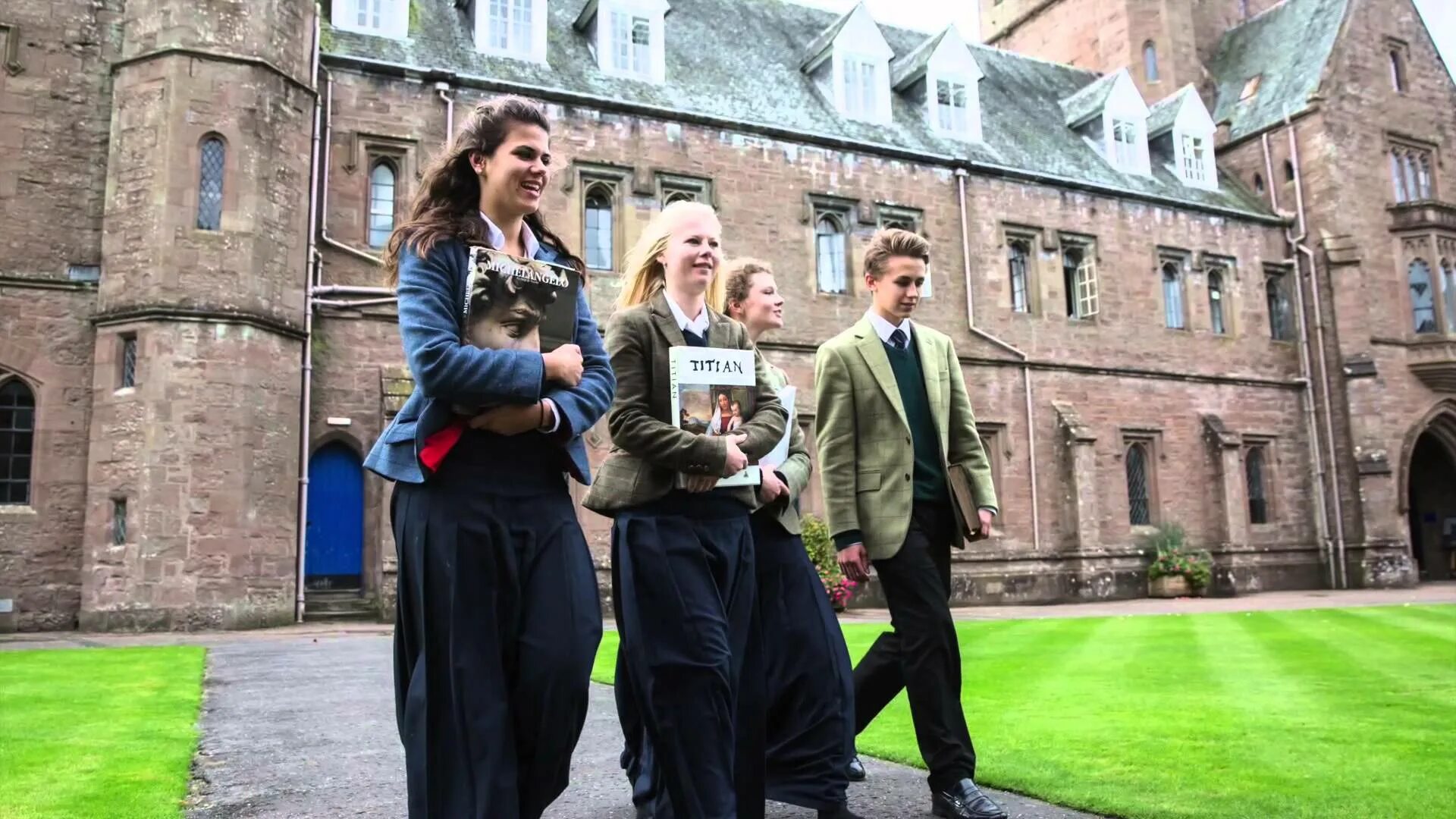 Учеба в школах англии. Школьная форма Шотландии Glenalmond College. Королевский сельскохозяйственный колледж Великобритания. Школа Мерлина в Шотландии. Школа Гордонстоун в Шотландии.