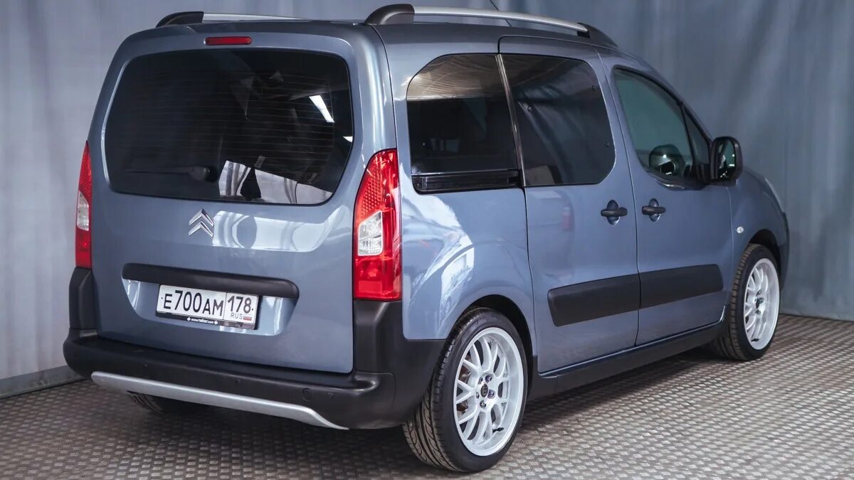 Citroen berlingo multispace 2011. Диски на ситроен берлинго r16. Диски r17 на citroen berlingo 2 фургон. Диск ситроен берлинго. Ситроен берлинго r17.