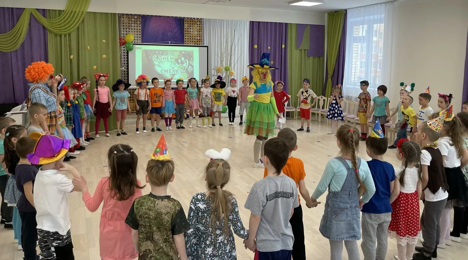 В детском саду прошел день смеха. День смеха Новомосковск.