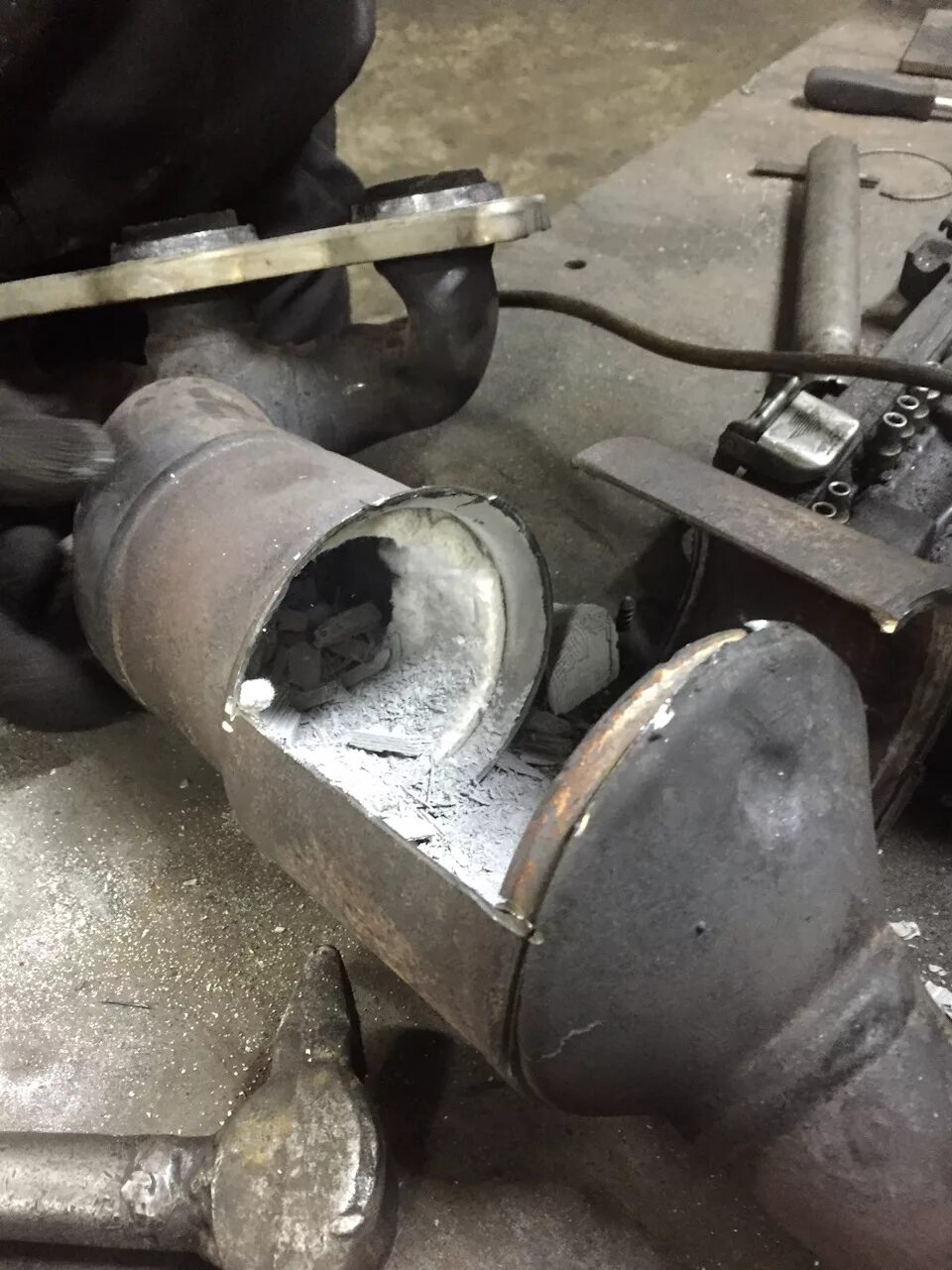 Катализатор форд фьюжн. Пламегаситель на форд фиеста. Пламегаситель 203. Катализатор captiva c140. Универсальный катализатор автомобильный.