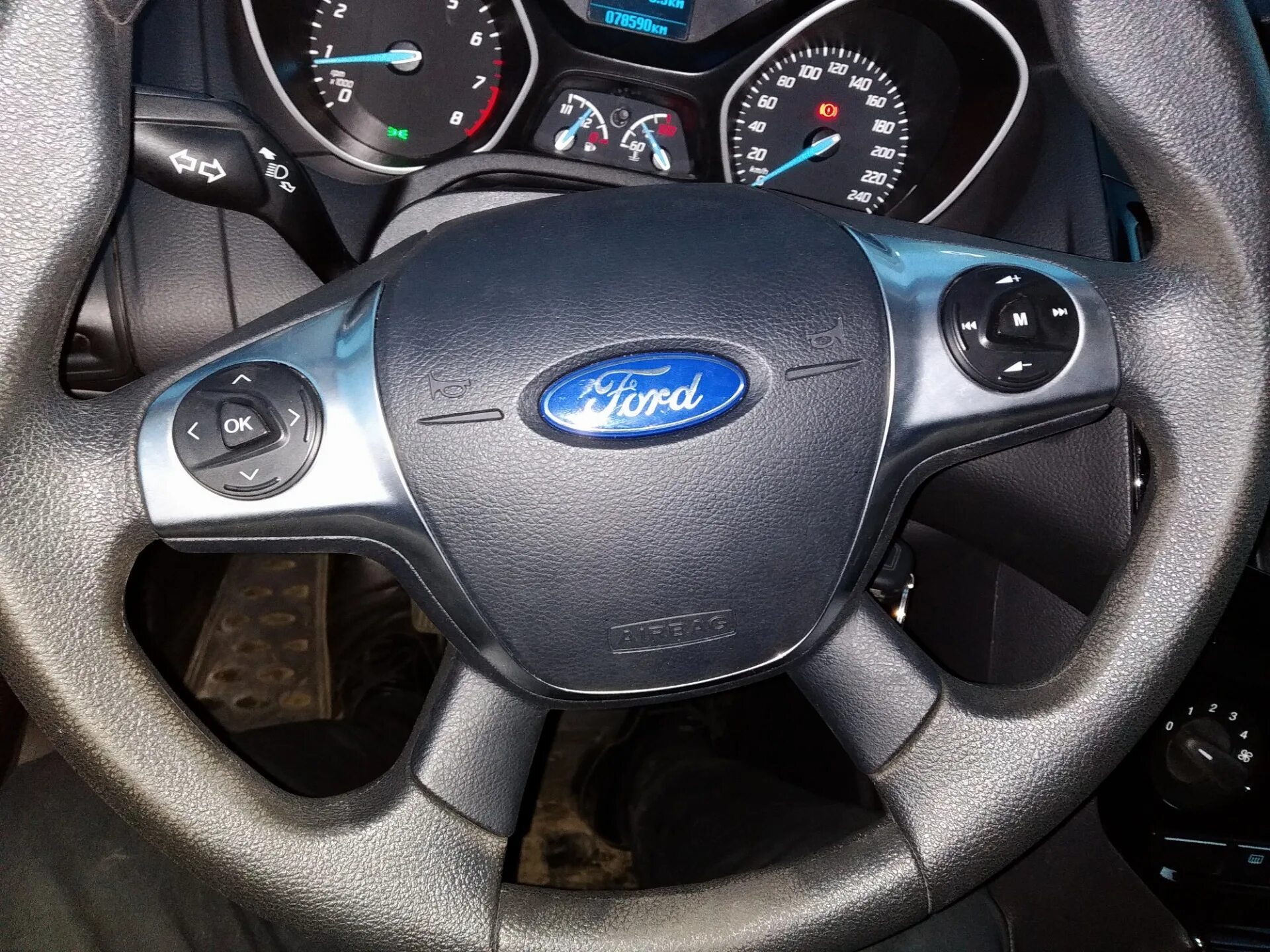 Кнопки на руле Форд фокус 3. Форд фокус 1 руль с кнопками. Руль Форд фокус 3 2012. Руль Форд фокус 2.
